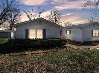 229 S County Line Rd, Windsor, MO 65360