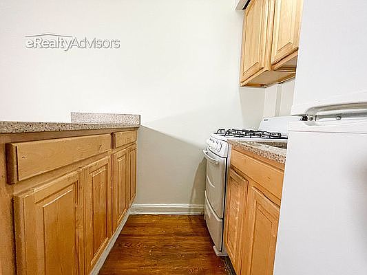 3rd image of 398 E 52nd St #2AF