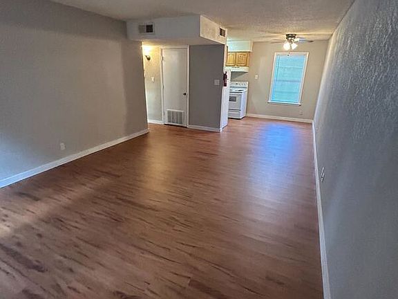 2nd image of 2404 Whitegate Dr APT 11
