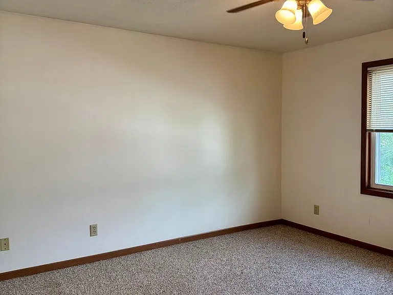 927 Briar Ln — Photo 37