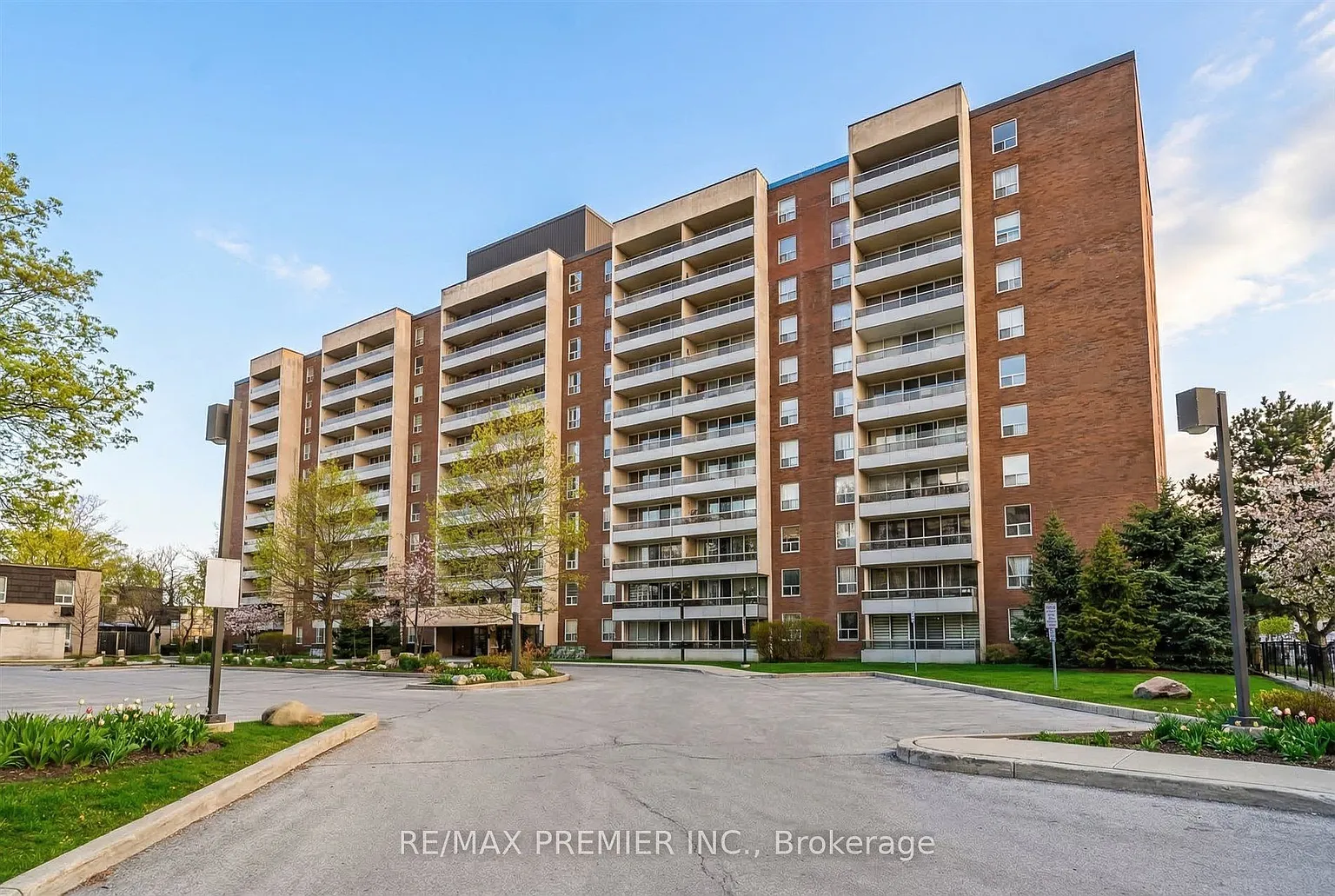 25 Four Winds Dr #604 photo 1
