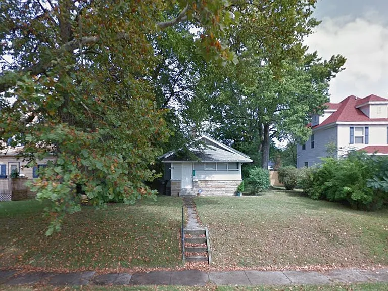1141 Campeau St — Photo 22