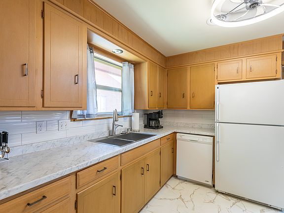 4th image of 2609 Madison Ave