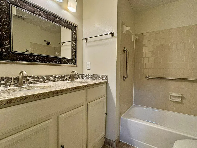 13413 Wisteria Dr — Photo 17