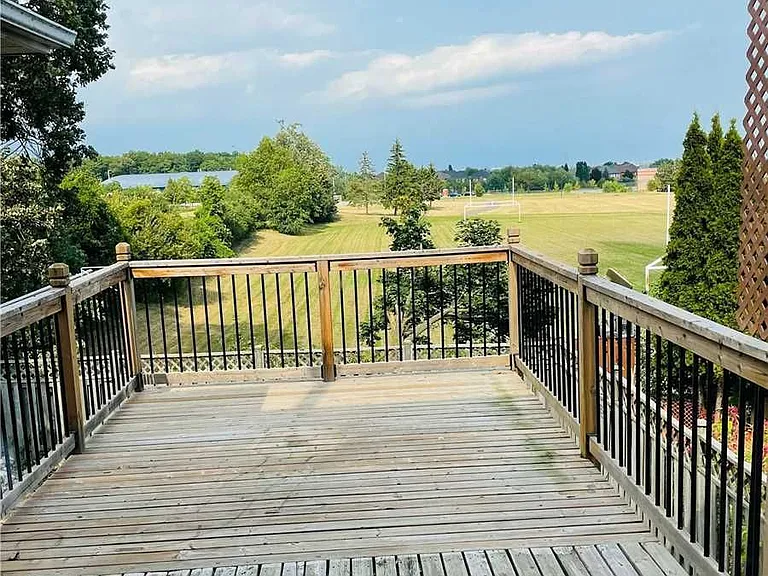 5295 Thornwood Dr #UPPER — Photo 15