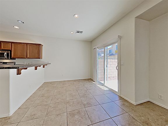 5th image of 1023 Maple Pines Ave