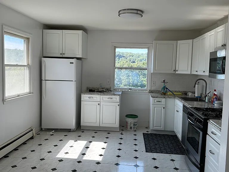 157 Bennett Ave — Photo 10