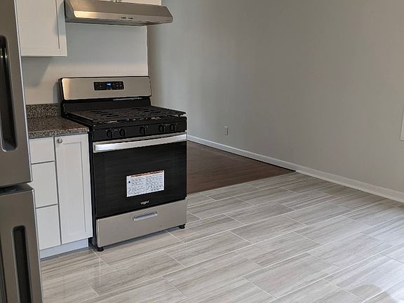 4th image of 22435 Strassburg Ave