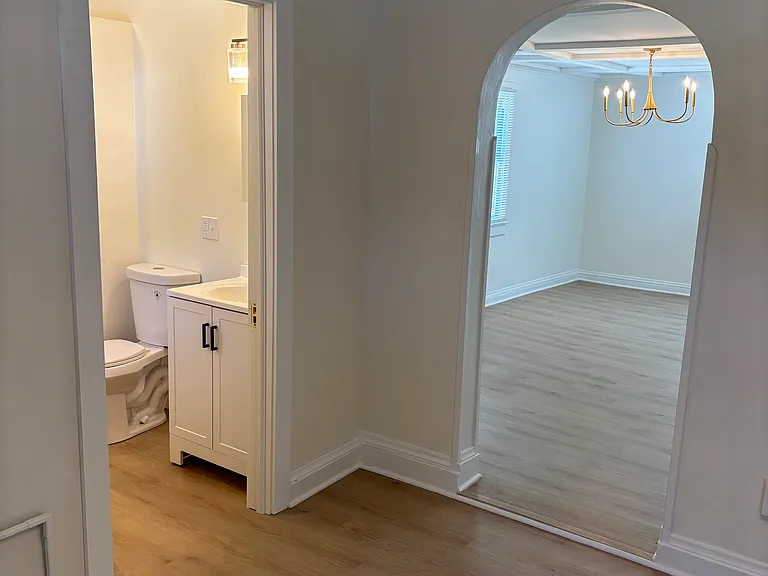315 Laurel St — Photo 9