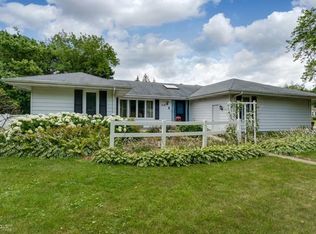 435 Rockland Rd, Crystal Lake, IL 60014