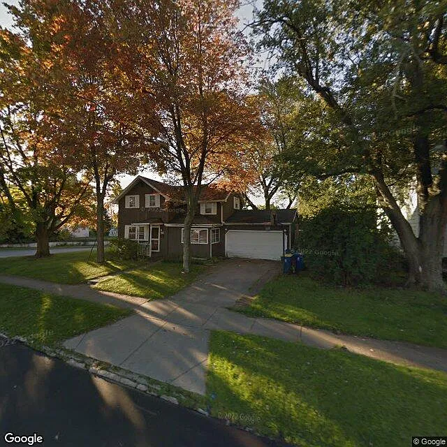 421 E Broadway St