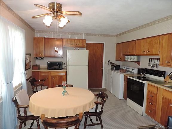 3rd image of 1475 Raymont Dr