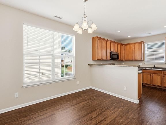 5th image of 1912 Pear Tree Ln