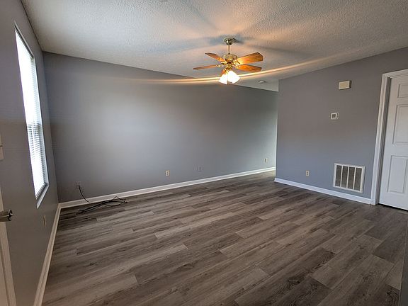 3rd image of 1117 Crown Pointe Dr APT Y