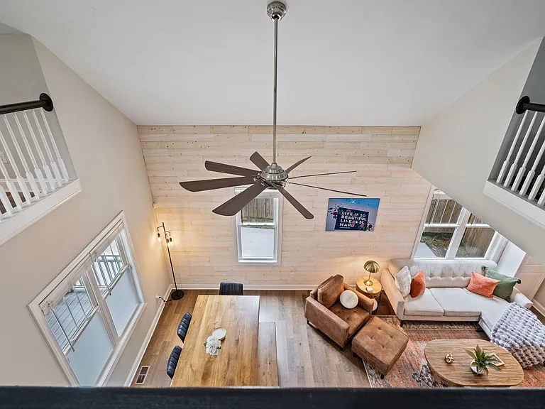 606 E Geer St — Photo 26