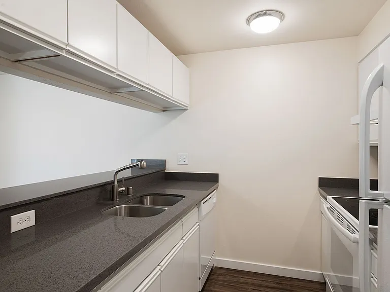 Daniels Apartments — Photo 11