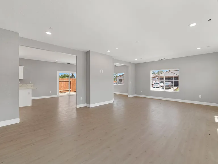 946 Irem Way — Photo 4