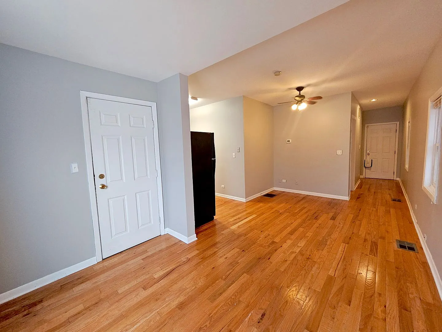 2420 N Greenview — Photo 3