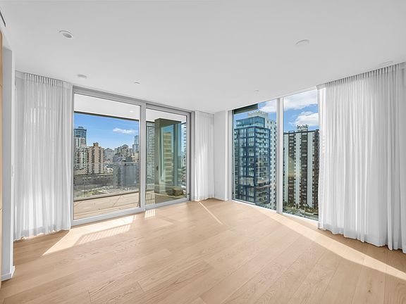 3rd image of 1568 Alberni St #1704