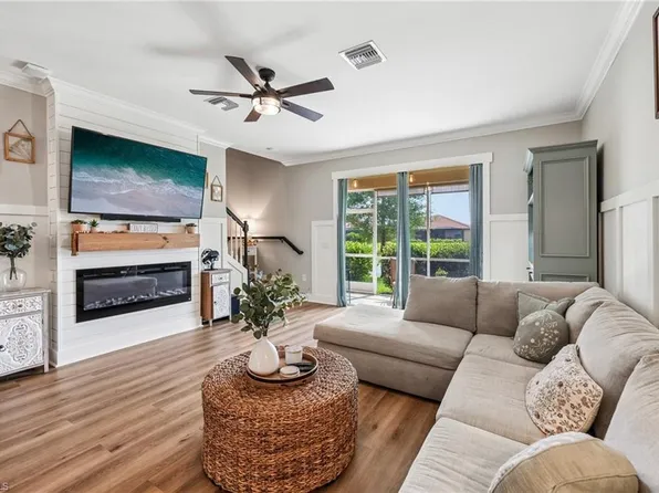 2708 Blossom WAY, NAPLES, FL 34120