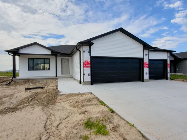 2307 E 41st St, Kearney, NE 68847