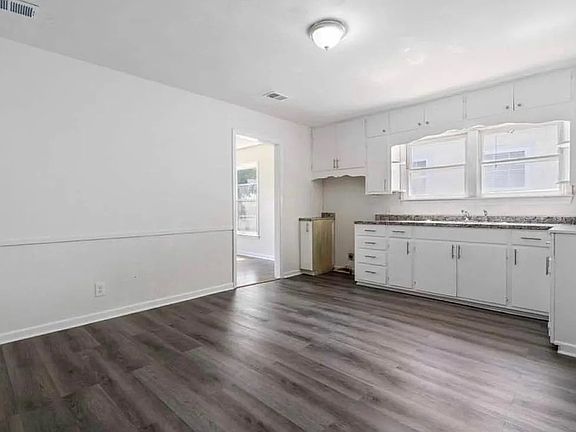4th image of 1529 E King St
