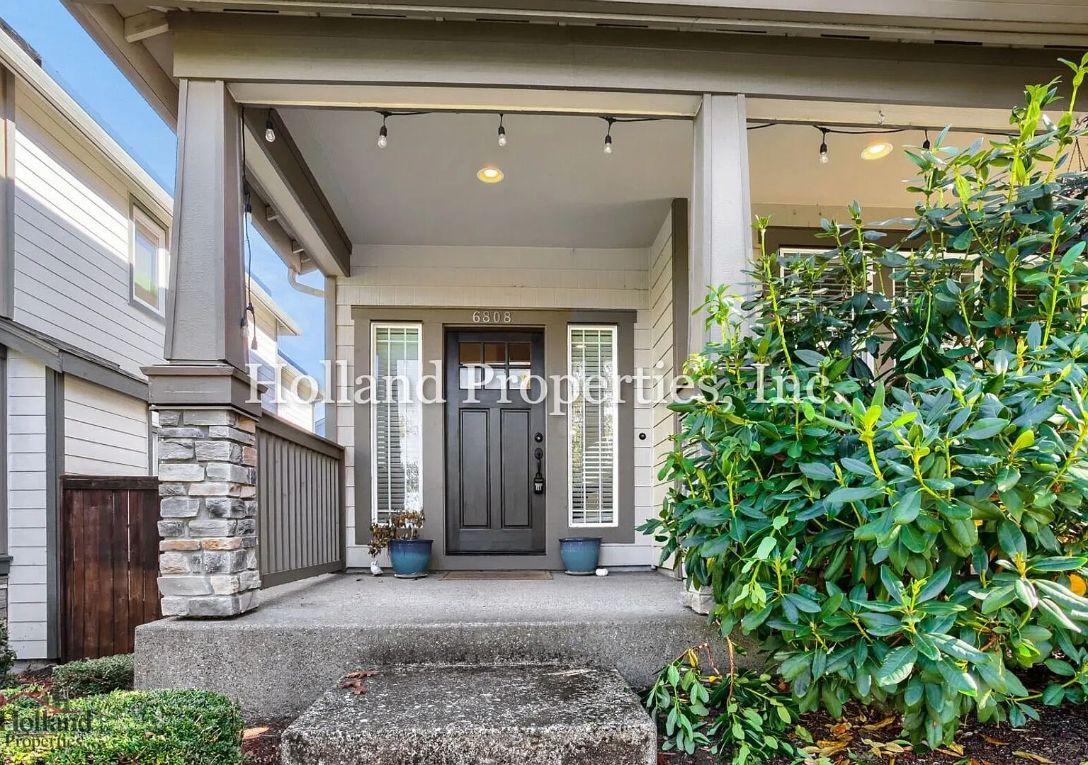 Spacious & Stylish 4-Bedroom Home with Green-Space Views, A/C & Community Pool — Photo 3