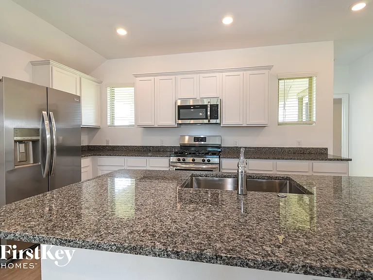 712 Willow Harbor Ln — Photo 5