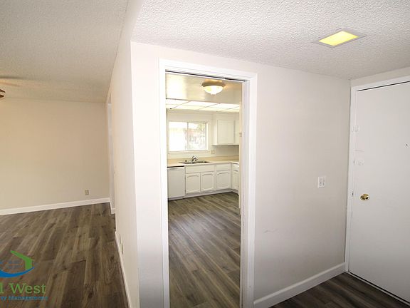 3rd image of 1393 Lexington Dr #1