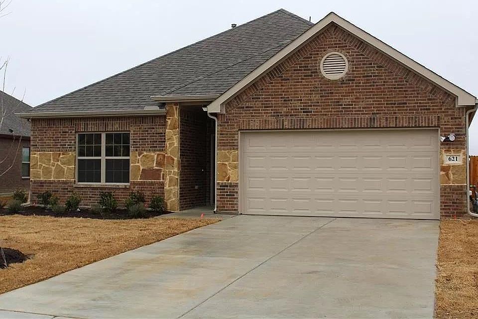 1st image of 621 Redwood Dr
