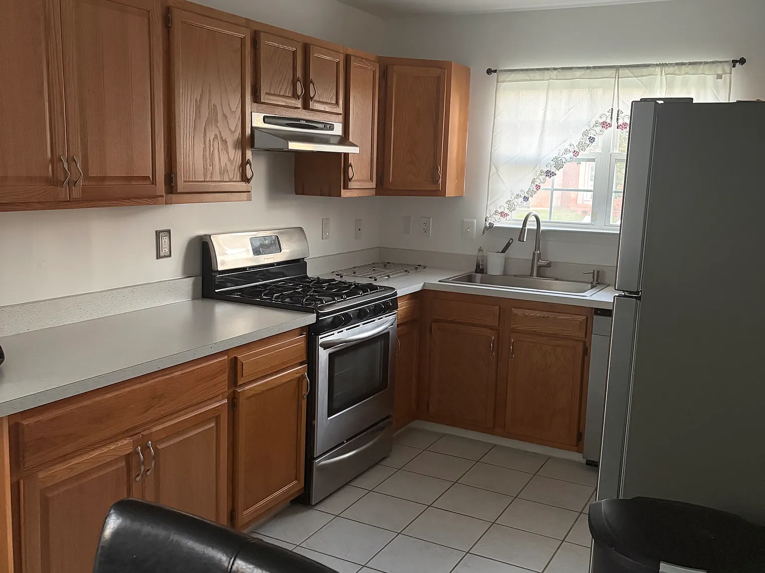 2 bed, 1075 sqft, $2,000 — Photo 2