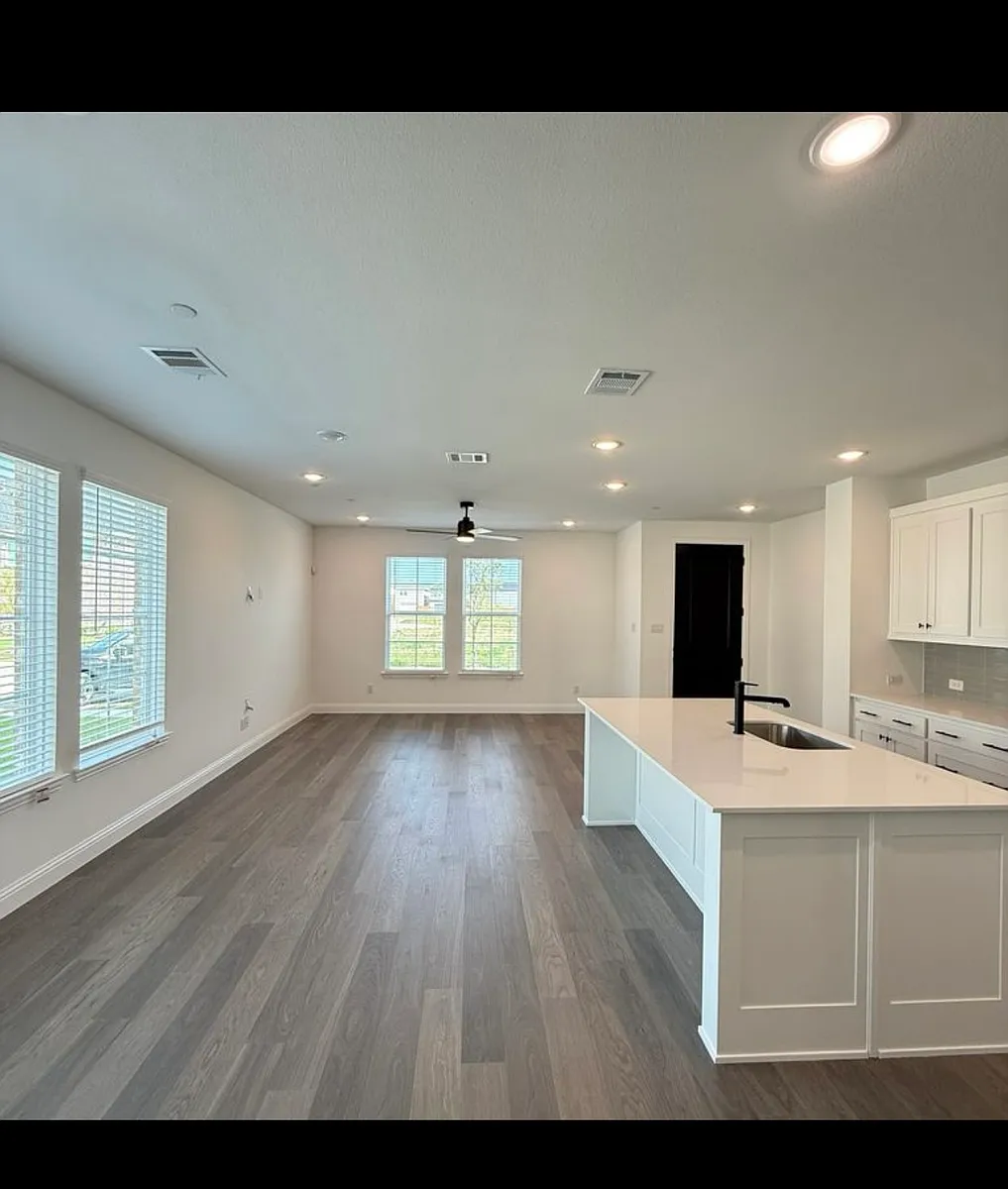Building Photo - 1021 Featherglass Ln