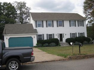 2 Fawn Dr, West Hazleton, PA 18202