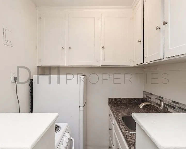 1209 Commerce Ave — Photo 4