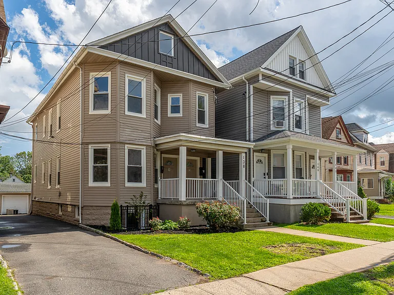 136-138 Elm St #1 — Photo 1