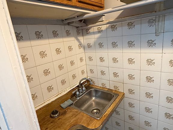 5th image of 2031 E Allegheny Ave #6