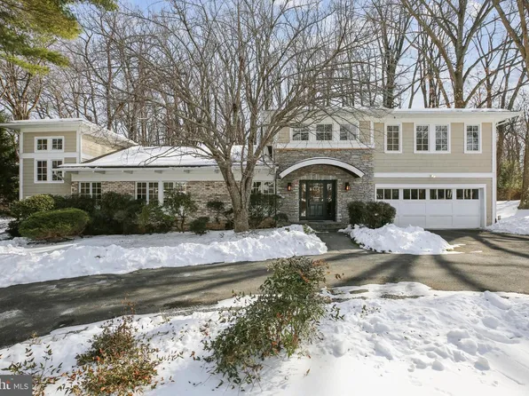 9421 Thrush Ln, Potomac, MD 20854