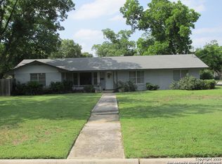 1202 30th St, Hondo, TX 78861