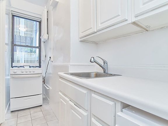 5th image of 135 E 50th St #4DD