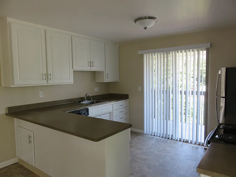 GLEN VIEW APARTMENTS — Photo 5