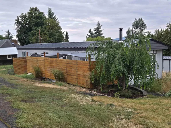 245 E Houghton St, Palouse, WA 99161