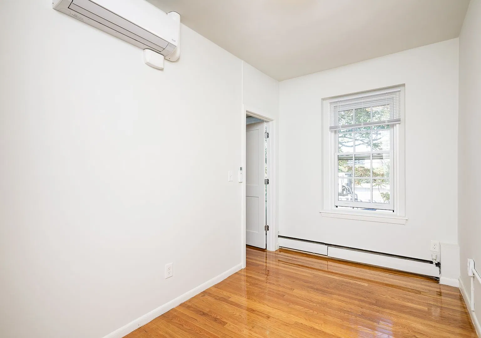 No Fee! Back Bay 1 Bed W/ Dishwasher ; Ht/Hw Included — Photo 3