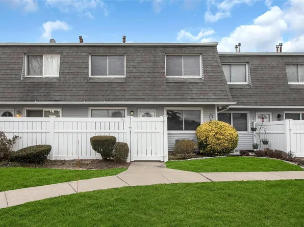 94 Storm Drive #94, Holtsville, NY 11742