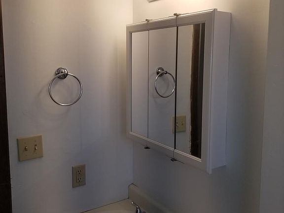 5th image of 946 N Highland Ave