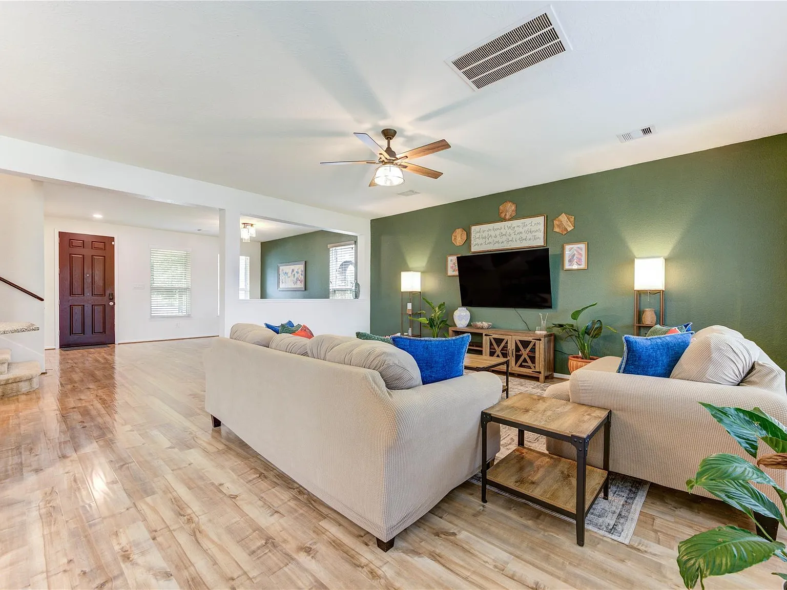 4 bed, 2.5 bath, 3016 sqft, $2,850 — Photo 3