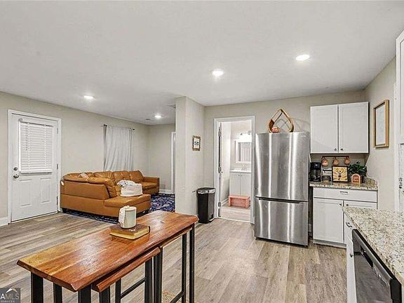 4th image of 118 McElroy St