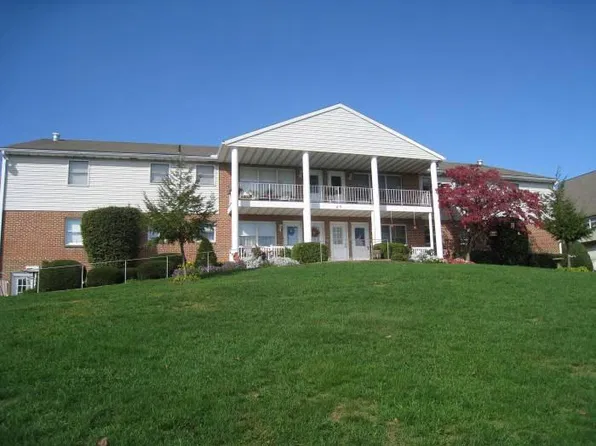 25 Old Mill Rd, Ephrata, PA 17522