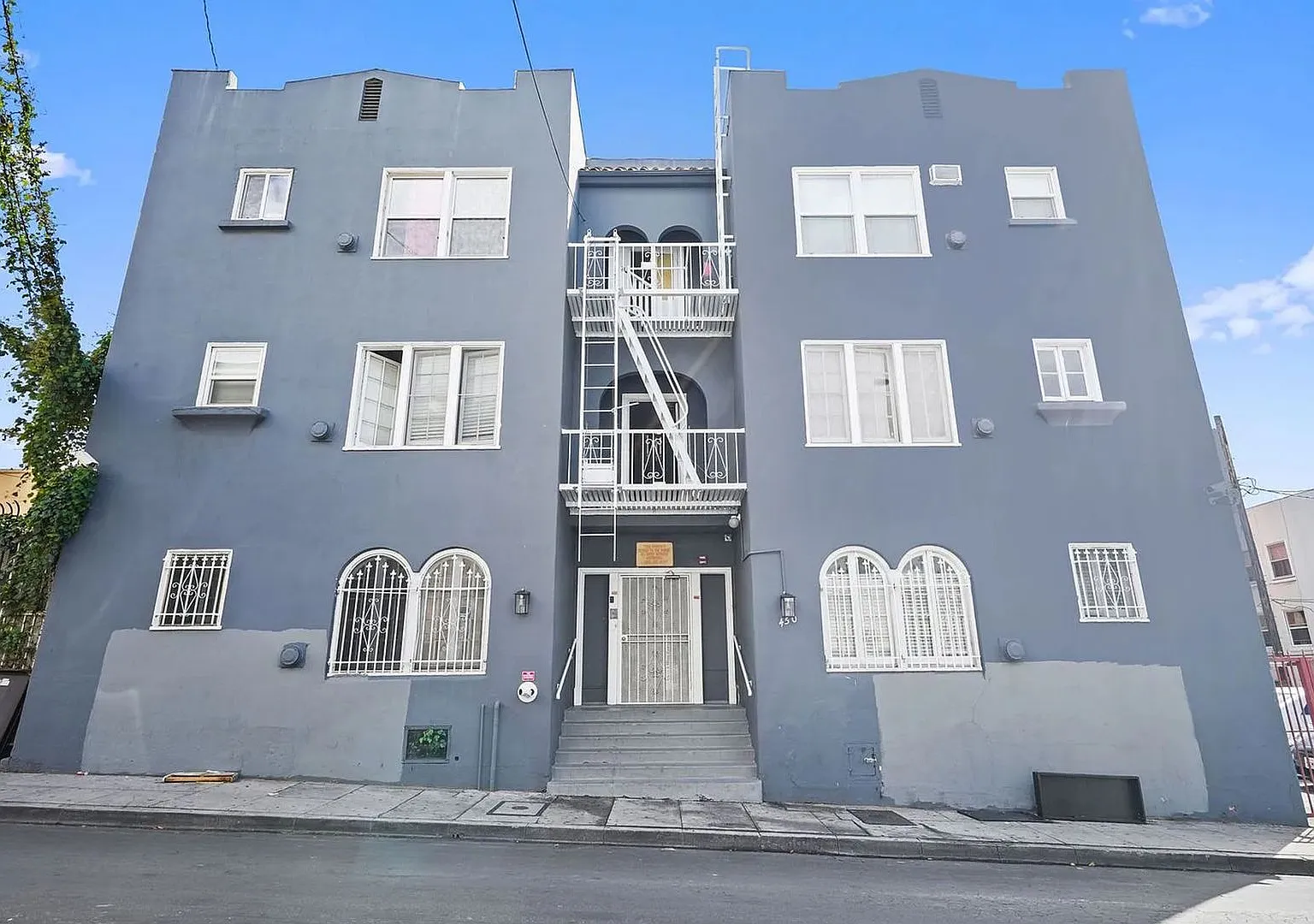 450 S Benton — Photo 2