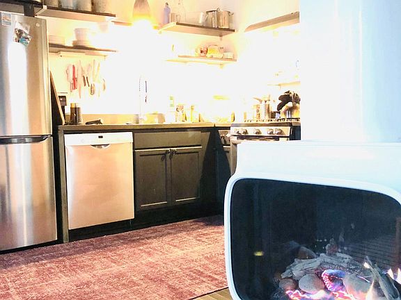 2nd image of 3927 Hamilton St #3927