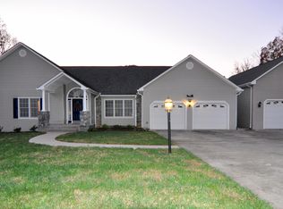 275 Autumnwood Ln, Troutville, VA 24175